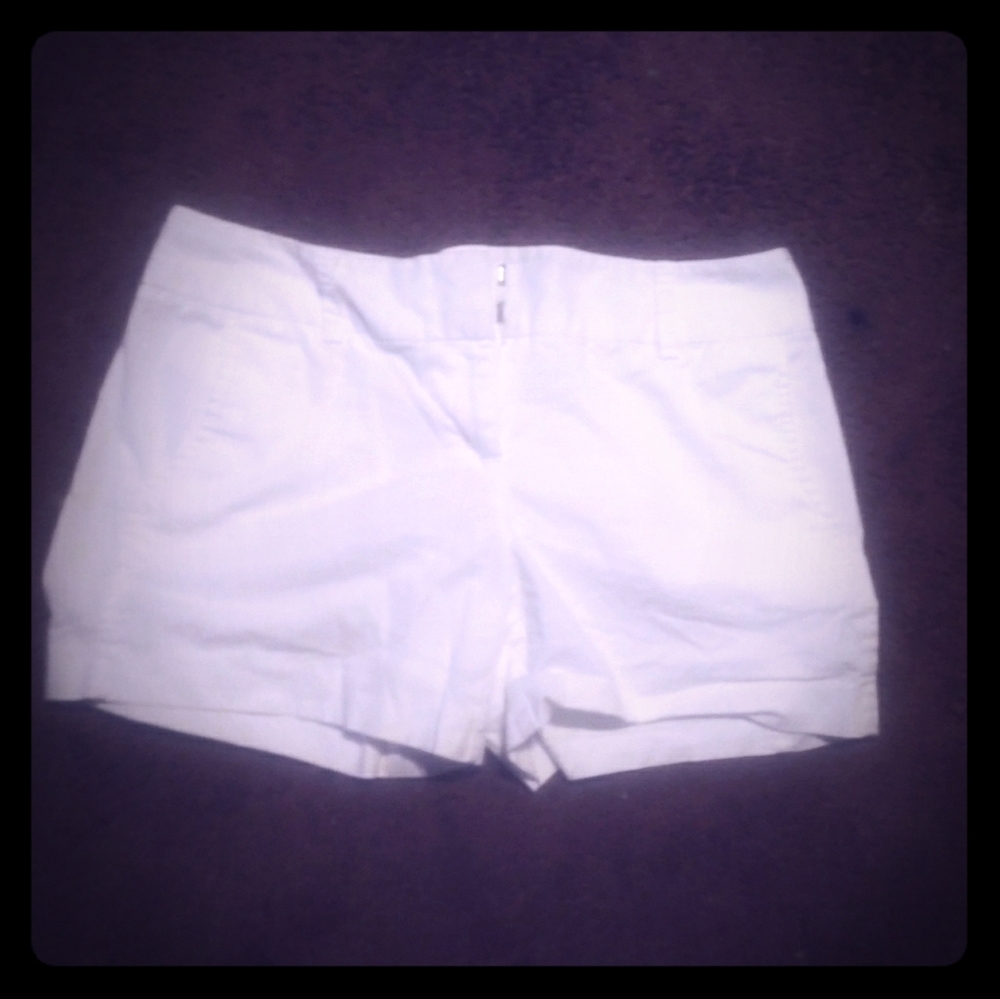 White khaki short